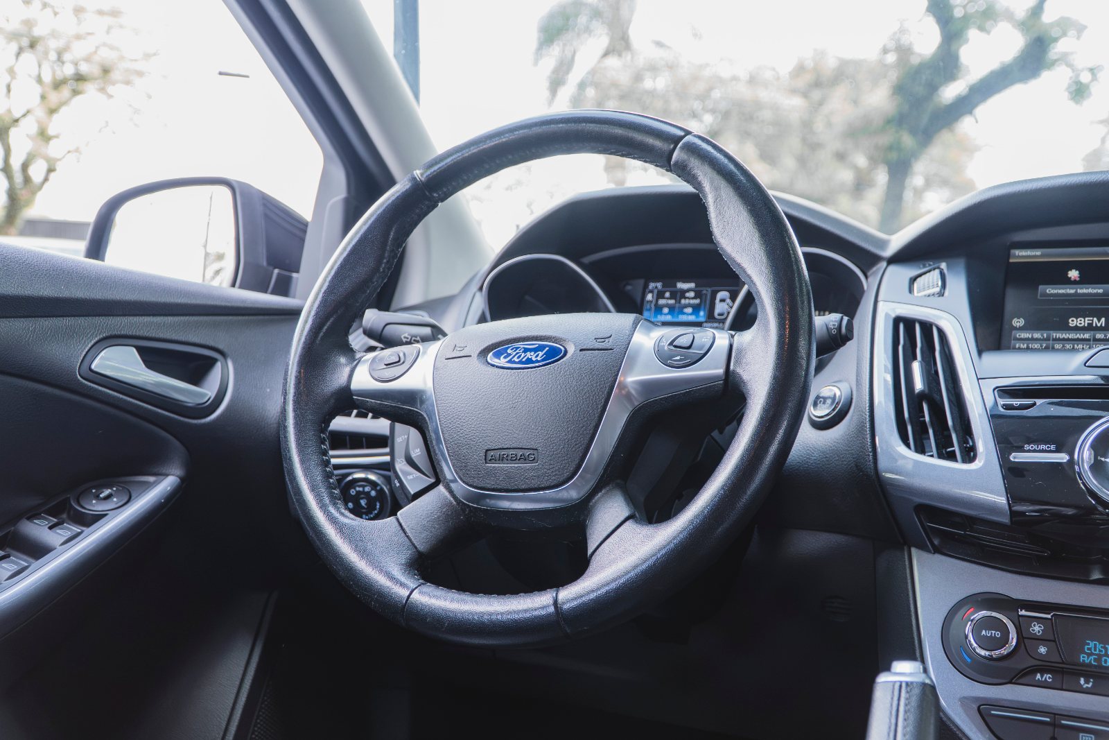 Ford Focus Ti AT 2.0 Hb - Imagem 9